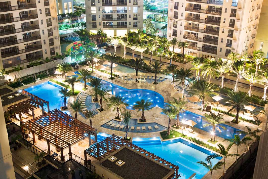 Vista aérea da área de lazer e piscinas do Majestic Cidade Jardim